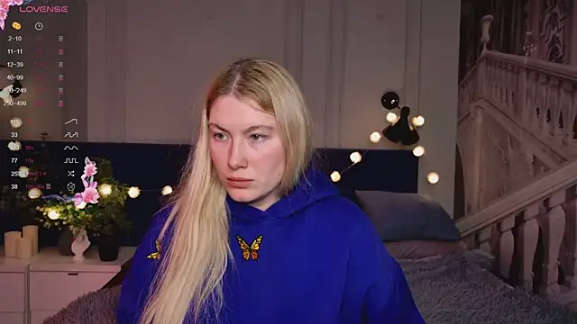 Snapshot of Liv_Fay chatting on March 1, 2025, 2:44 pm Liv Fay online show from March 1, 2025, 2:44 pm