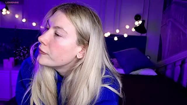 Snapshot of Liv_Fay chatting on March 2, 2025, 7:45 pm Liv Fay online show from March 2, 2025, 7:45 pm