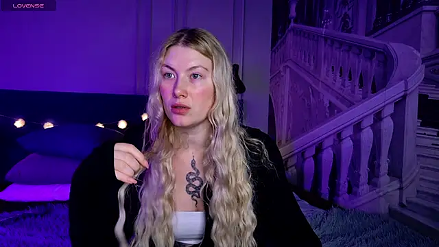 Snapshot of Liv_Fay chatting on March 6, 2025, 7:32 pm Liv Fay online show from March 6, 2025, 7:32 pm