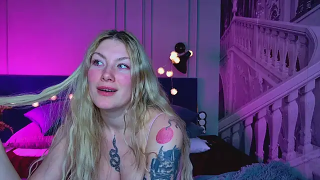 Snapshot of Liv_Fay chatting on March 8, 2025, 12:44 am Liv Fay online show from March 8, 2025, 12:44 am