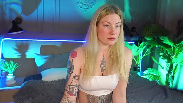 Snapshot of Liv_Fay chatting on March 14, 2025, 8:38 pm Liv Fay online show from March 14, 2025, 8:38 pm