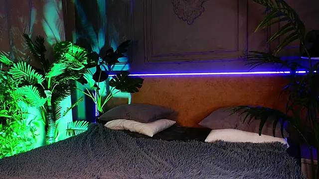 Snapshot of Liv_Fay chatting on March 19, 2025, 8:32 pm Liv Fay online show from March 19, 2025, 8:32 pm