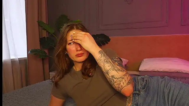 Snapshot of Liv_Fay chatting on September 18, 2025, 2:52 pm Liv Fay online show from September 18, 2025, 2:52 pm