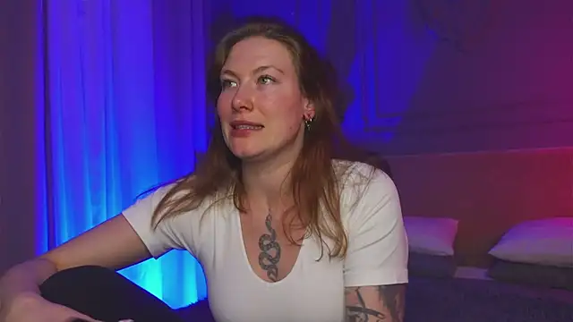 Snapshot of Liv_Fay chatting on October 8, 2025, 3:31 pm Liv Fay online show from October 8, 2025, 3:31 pm