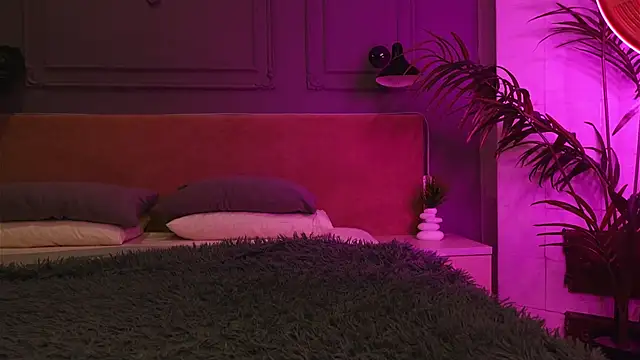 Snapshot of Liv_Fay chatting on November 6, 2025, 1:56 pm Liv Fay online show from November 6, 2025, 1:56 pm