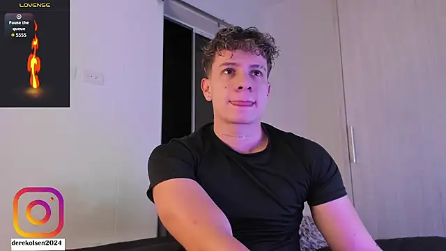 Snapshot of DerekOlsen chatting on October 14, 2025, 2:45 am DerekOlsen online show from October 14, 2025, 2:45 am