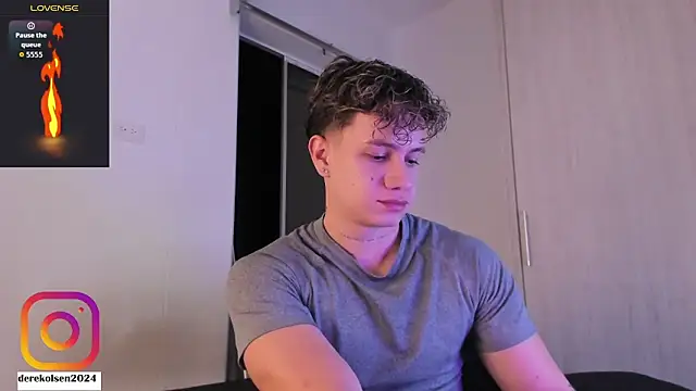 Snapshot of DerekOlsen chatting on October 15, 2025, 2:33 am DerekOlsen online show from October 15, 2025, 2:33 am