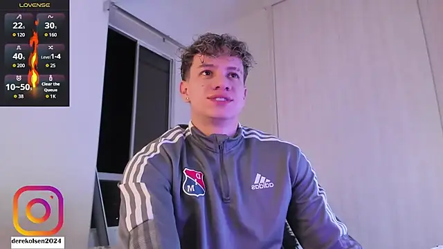 Snapshot of DerekOlsen chatting on October 23, 2025, 2:44 am DerekOlsen online show from October 23, 2025, 2:44 am