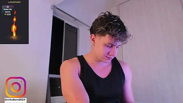 Snapshot of DerekOlsen chatting on October 24, 2025, 2:41 am DerekOlsen online show from October 24, 2025, 2:41 am