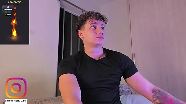 Snapshot of DerekOlsen chatting on October 27, 2025, 2:04 am DerekOlsen online show from October 27, 2025, 2:04 am