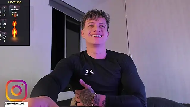 Snapshot of DerekOlsen chatting on November 8, 2025, 2:45 am DerekOlsen online show from November 8, 2025, 2:45 am