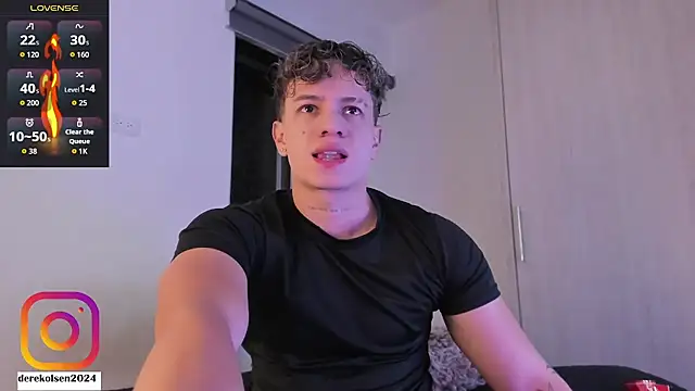 Snapshot of DerekOlsen chatting on November 10, 2025, 1:04 am DerekOlsen online show from November 10, 2025, 1:04 am