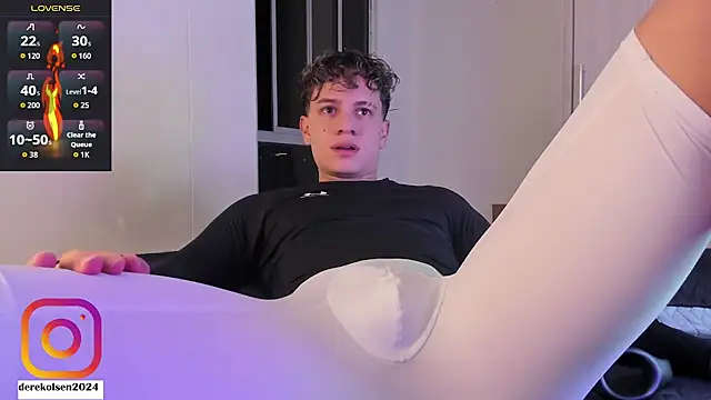 Snapshot of DerekOlsen chatting on November 16, 2025, 1:22 am DerekOlsen online show from November 16, 2025, 1:22 am