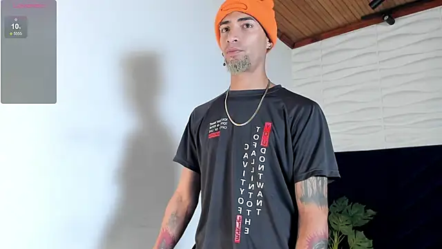 DrakeNeumann online show from October 4, 2025, 3:48 am