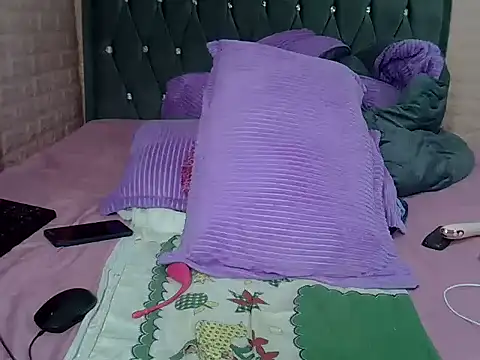 sexybree  online show from October 27, 2025, 10:47 pm