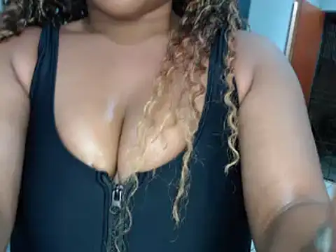 Snapshot of CREAMYCUPCAKExxx chatting on January 25, 2025, 11:32 pm CREAMYCUPCAKExxx online show from January 25, 2025, 11:32 pm