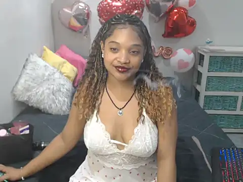 Snapshot of CREAMYCUPCAKExxx chatting on February 12, 2025, 6:30 pm CREAMYCUPCAKExxx online show from February 12, 2025, 6:30 pm