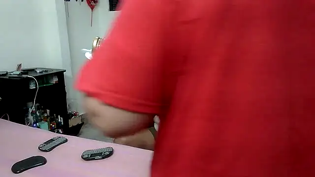 Snapshot of Boycuriousxxx chatting on April 30, 2026, 10:43 am Boycuriousxxx online show from April 30, 2026, 10:43 am