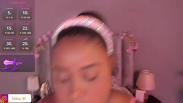 Snapshot of Chleo__ chatting on February 4, 2026, 12:33 pm Chleo online show from February 4, 2026, 12:33 pm