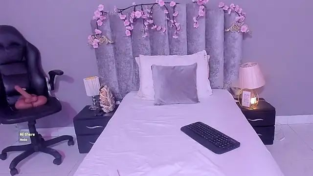 Snapshot of Chleo__ chatting on February 18, 2026, 1:07 pm Chleo online show from February 18, 2026, 1:07 pm