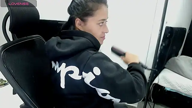 Snapshot of jjulietha95 chatting on October 8, 2025, 4:32 am jjulietha95 online show from October 8, 2025, 4:32 am