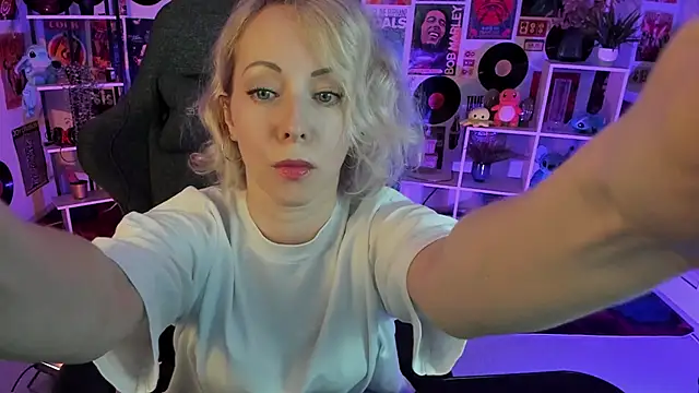 LylithSkye online show from December 10, 2024, 8:19 am