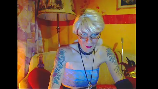 Snapshot of cuxladyboy chatting on December 13, 2024, 4:49 pm cuxladyboy online show from December 13, 2024, 4:49 pm