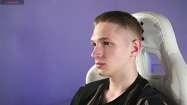 dustyn fox online show from March 18, 2025, 6:26 pm