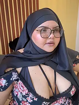  Shara Handal  online show from November 6, 2025, 3:13 pm