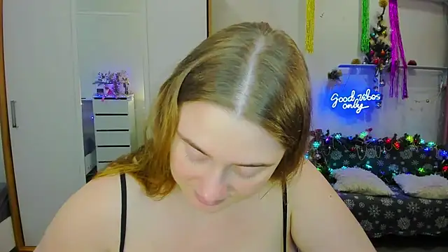 Snapshot of Demure_Smile chatting on December 5, 2024, 3:26 am Demure Smile online show from December 5, 2024, 3:26 am