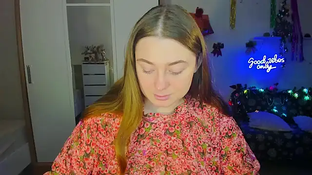 Snapshot of Demure_Smile chatting on December 8, 2024, 4:14 am Demure Smile online show from December 8, 2024, 4:14 am