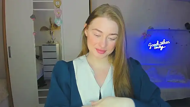 Snapshot of Demure_Smile chatting on February 15, 2025, 1:53 am Demure Smile online show from February 15, 2025, 1:53 am