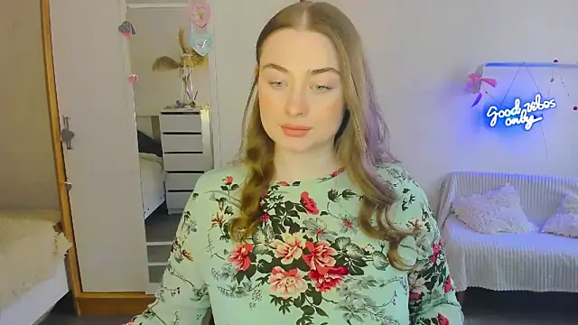 Snapshot of Demure_Smile chatting on February 19, 2025, 9:17 am Demure Smile online show from February 19, 2025, 9:17 am