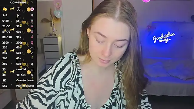 Snapshot of Demure_Smile chatting on February 21, 2025, 5:02 am Demure Smile online show from February 21, 2025, 5:02 am