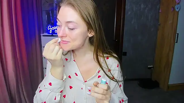 Snapshot of Demure_Smile chatting on September 18, 2025, 4:14 am Demure Smile online show from September 18, 2025, 4:14 am