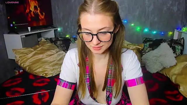 Snapshot of Demure_Smile chatting on November 12, 2025, 4:18 pm Demure Smile online show from November 12, 2025, 4:18 pm