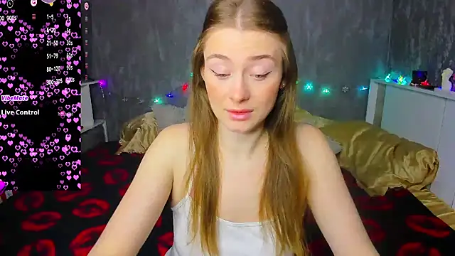 Snapshot of Demure_Smile chatting on November 14, 2025, 2:21 am Demure Smile online show from November 14, 2025, 2:21 am