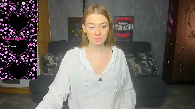 Snapshot of Demure_Smile chatting on March 4, 2026, 12:44 pm Demure Smile online show from March 4, 2026, 12:44 pm