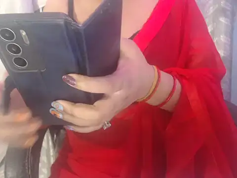 cute-priy online show from October 5, 2025, 1:37 am