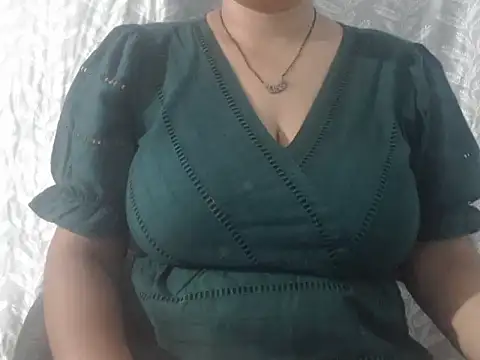 Snapshot of cute-priy chatting on May 3, 2026, 4:29 am cute-priy online show from May 3, 2026, 4:29 am