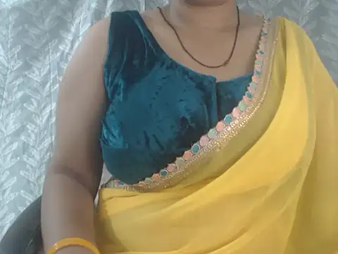cute-priy online show from July 4, 2026, 4:29 am