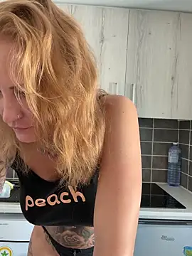 Snapshot of redNatified chatting on September 11, 2025, 8:03 am redNatified online show from September 11, 2025, 8:03 am