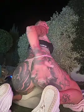 Snapshot of redNatified chatting on October 5, 2025, 6:06 pm redNatified online show from October 5, 2025, 6:06 pm