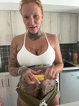 Snapshot of redNatified chatting on October 7, 2025, 11:18 am redNatified online show from October 7, 2025, 11:18 am