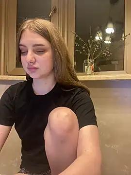 Snapshot of MollyDolle chatting on April 5, 2026, 4:04 pm MollyDolle online show from April 5, 2026, 4:04 pm