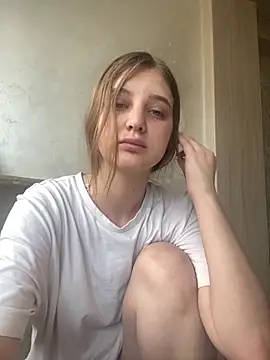 Snapshot of MollyDolle chatting on June 15, 2026, 10:28 am MollyDolle online show from June 15, 2026, 10:28 am