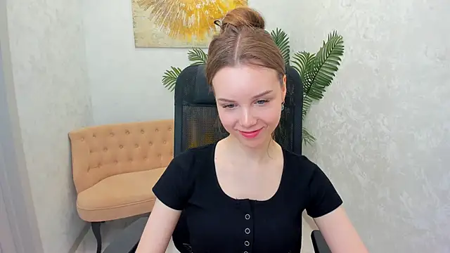 Snapshot of MileyWings chatting on February 26, 2025, 6:00 pm MileyWings online show from February 26, 2025, 6:00 pm