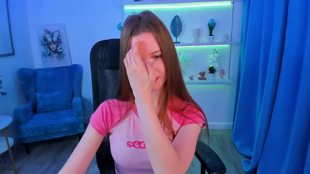 Snapshot of MileyWings chatting on September 14, 2025, 4:44 am MileyWings online show from September 14, 2025, 4:44 am