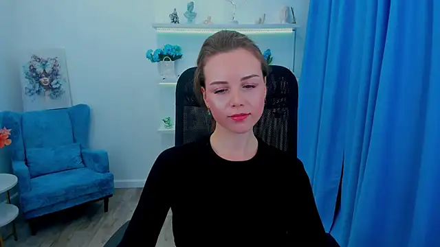 Snapshot of MileyWings chatting on November 17, 2025, 11:27 am MileyWings online show from November 17, 2025, 11:27 am