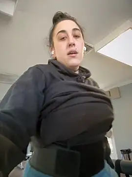 ThicBunz online show from April 6, 2026, 1:23 pm